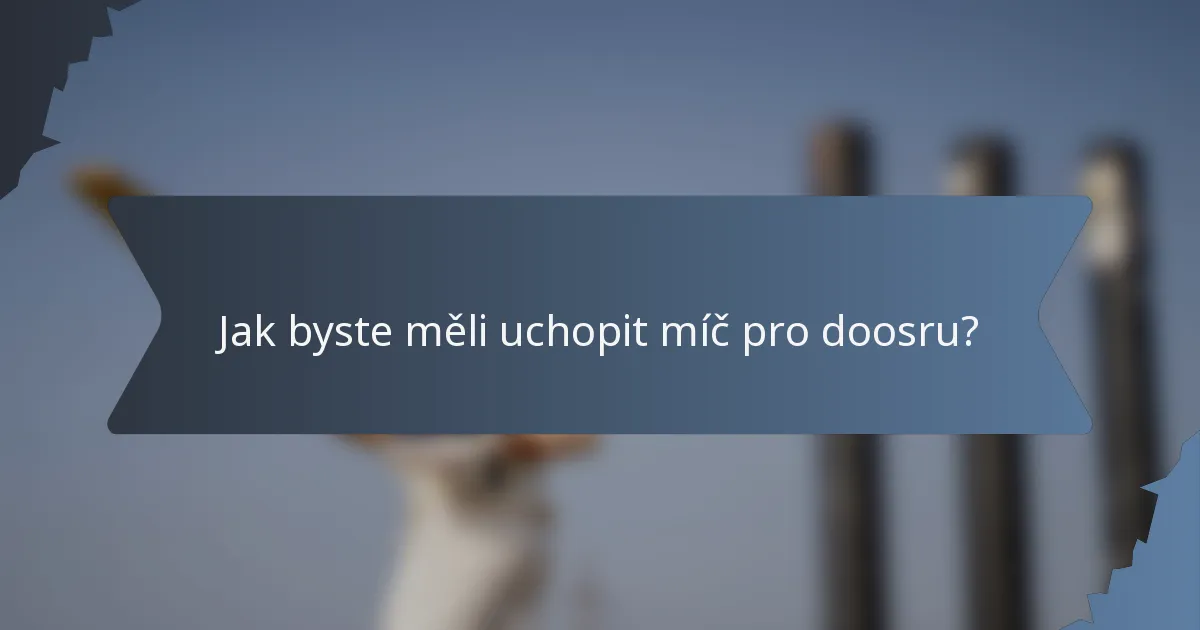 Jak byste měli uchopit míč pro doosru?